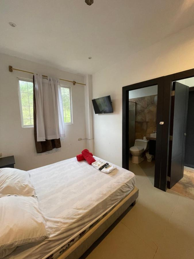 Kiwi Suites Hostel มอนตาญิตาร์ ภายนอก รูปภาพ