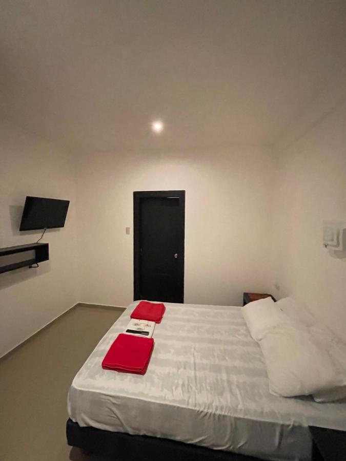 Kiwi Suites Hostel มอนตาญิตาร์ ภายนอก รูปภาพ