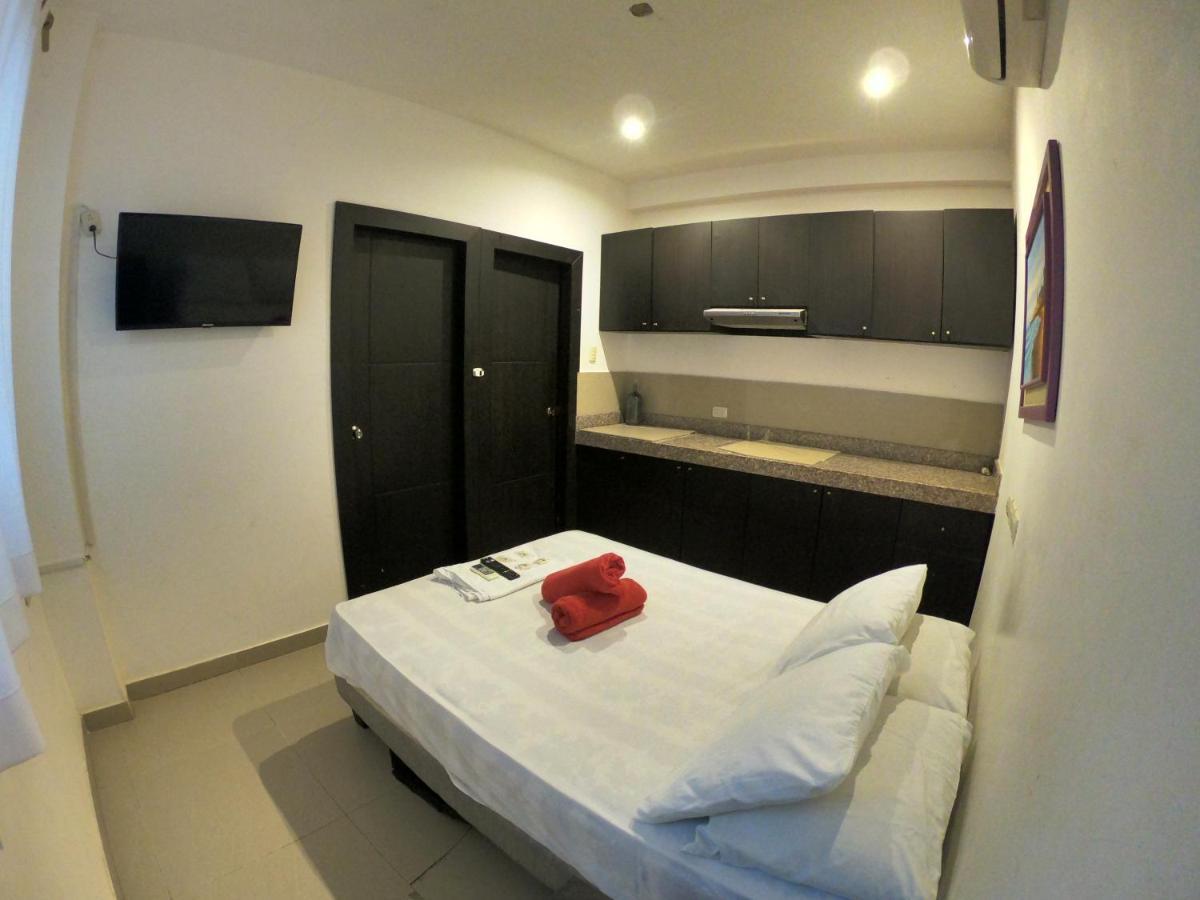 Kiwi Suites Hostel มอนตาญิตาร์ ภายนอก รูปภาพ