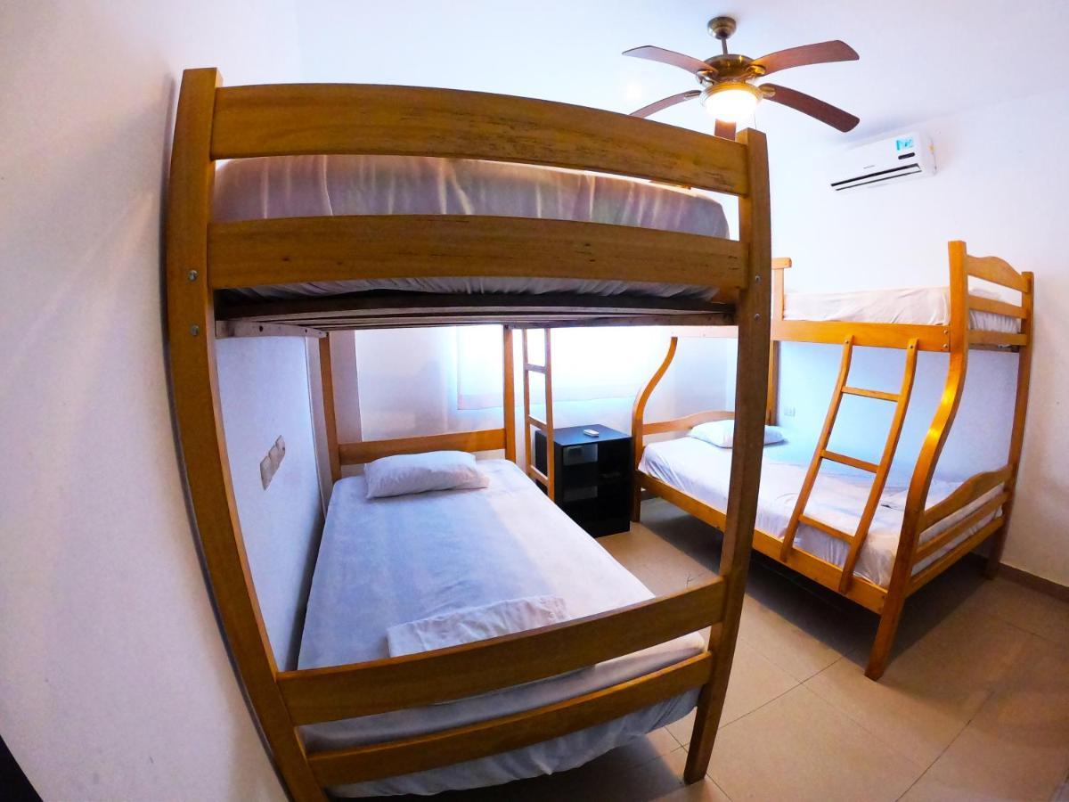 Kiwi Suites Hostel มอนตาญิตาร์ ภายนอก รูปภาพ