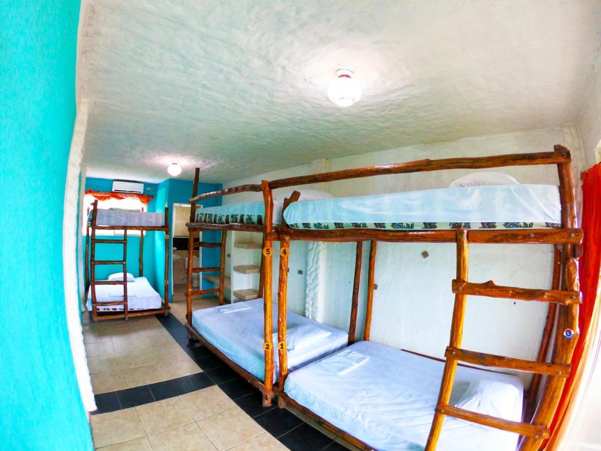 Kiwi Suites Hostel มอนตาญิตาร์ ภายนอก รูปภาพ