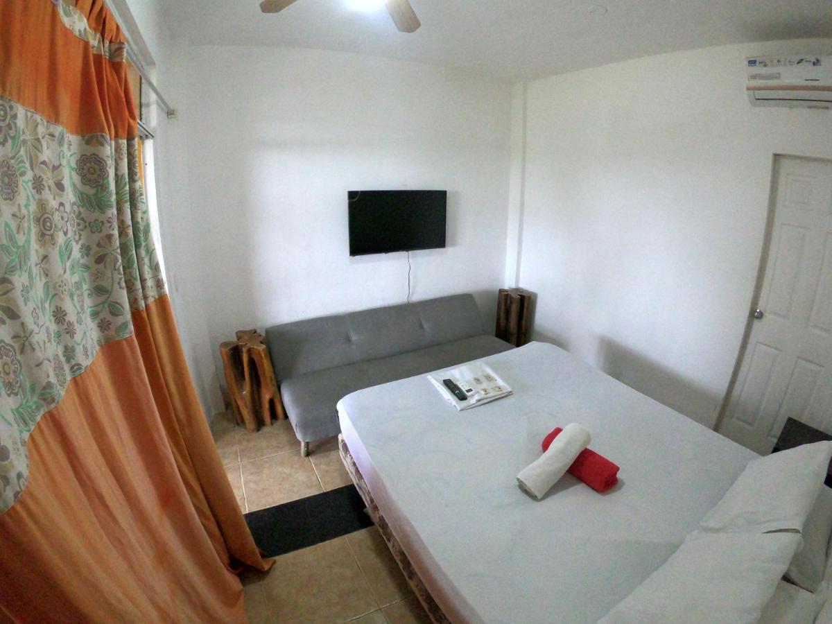 Kiwi Suites Hostel มอนตาญิตาร์ ภายนอก รูปภาพ