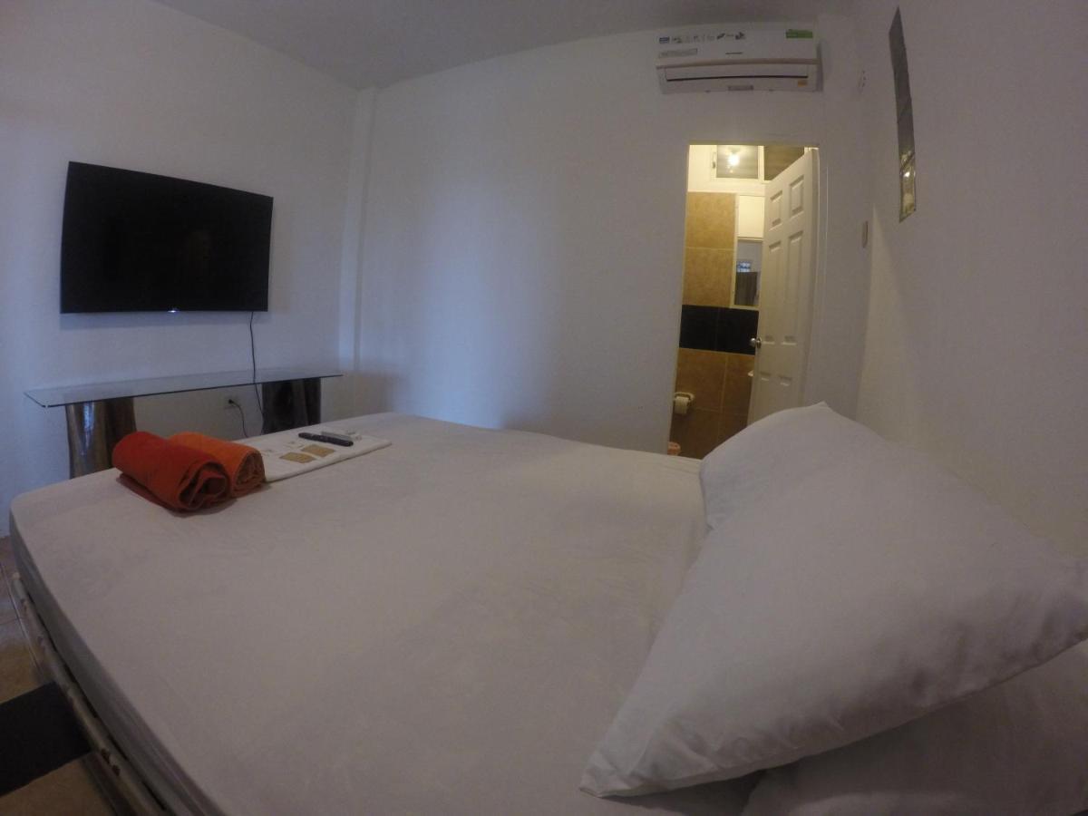 Kiwi Suites Hostel มอนตาญิตาร์ ภายนอก รูปภาพ