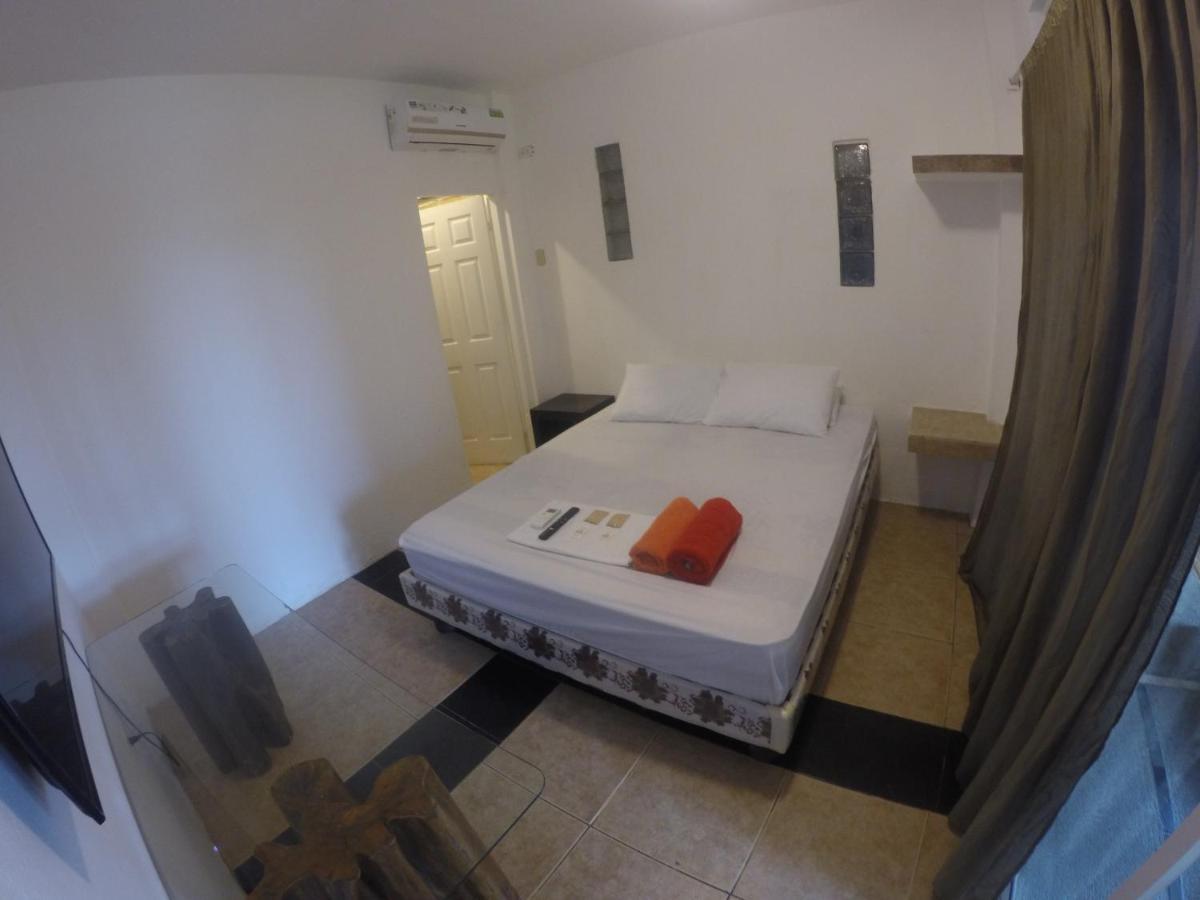 Kiwi Suites Hostel มอนตาญิตาร์ ภายนอก รูปภาพ