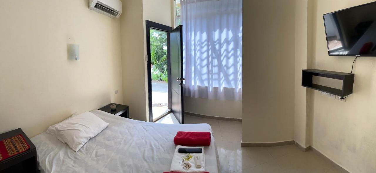 Kiwi Suites Hostel มอนตาญิตาร์ ภายนอก รูปภาพ