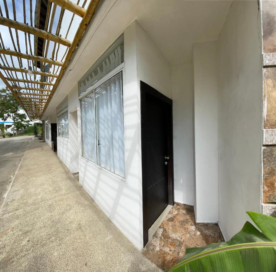 Kiwi Suites Hostel มอนตาญิตาร์ ภายนอก รูปภาพ