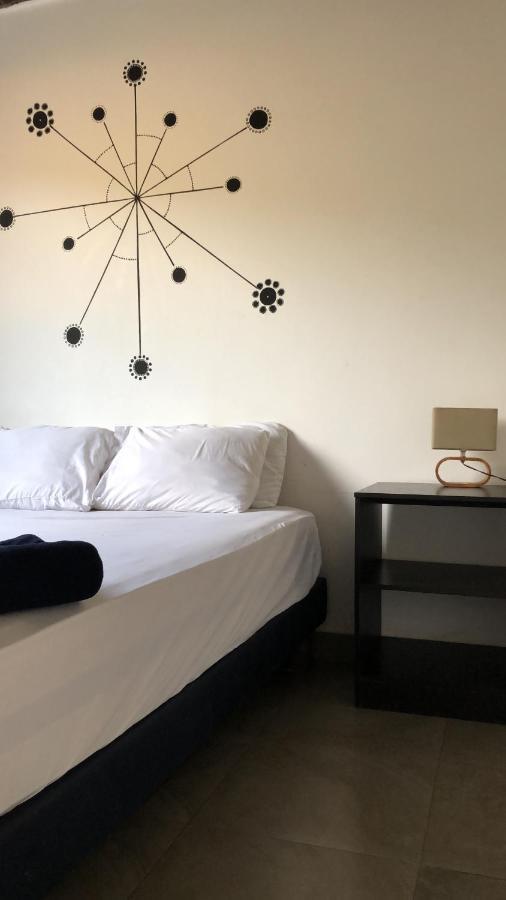 Kiwi Suites Hostel มอนตาญิตาร์ ภายนอก รูปภาพ