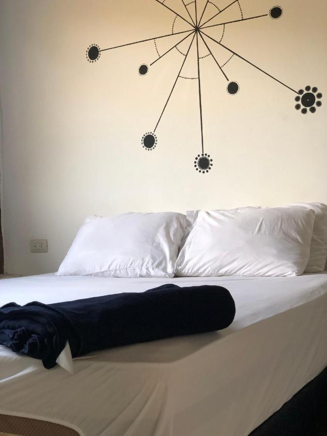 Kiwi Suites Hostel มอนตาญิตาร์ ภายนอก รูปภาพ