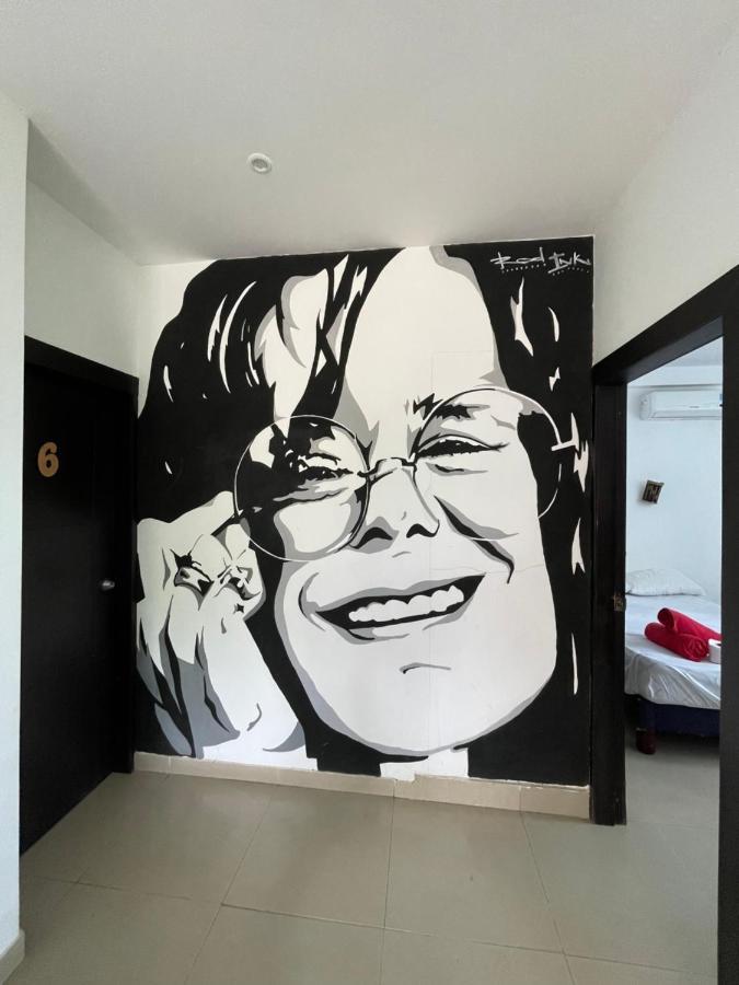 Kiwi Suites Hostel มอนตาญิตาร์ ภายนอก รูปภาพ