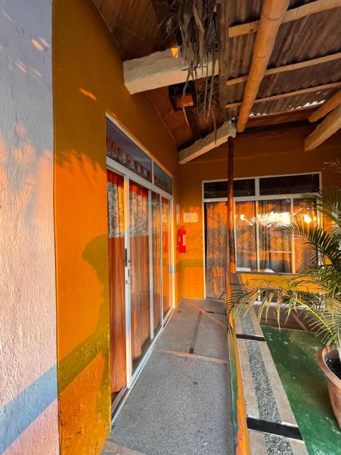 Kiwi Suites Hostel มอนตาญิตาร์ ภายนอก รูปภาพ
